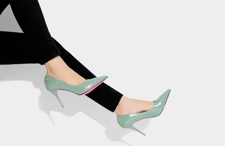 性感的尖头细高跟鞋,秋季穿搭散发女人味