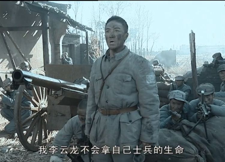 亮剑:同样是李云龙下令开炮,一个感慨万千,一个举起双手像投降
