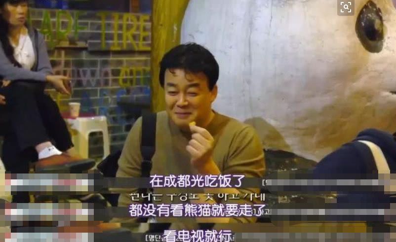 韩国人来中国旅游,却被雪碧的大小吓到了,网友