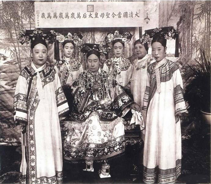 慈禧太后真容：被人称赞的美貌是否为真？真实照片看看有多美