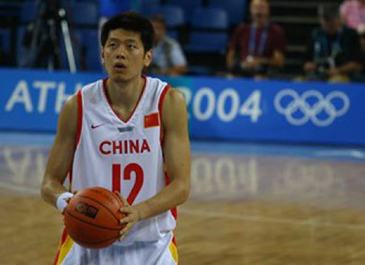 他是中国男篮最重情义的球员，妻子离世后