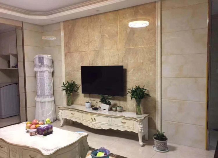 房子买一楼,老公坚持客餐厅全屋贴瓷砖,回南天该“抗洪”了