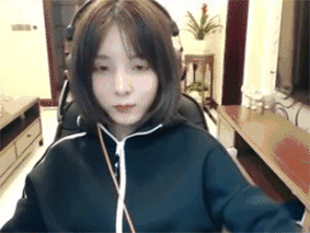 斗鱼LOL女主播崛起，超越周淑怡，粉丝刷超火只为听她骂人