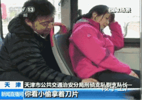 搞笑gif图:天啊,我今天看到俩美女在饭馆舔粑粑