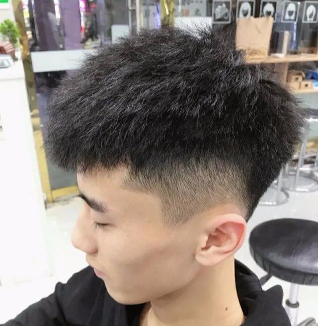 男生主流"锡纸烫"秒变渣男,真的不要太潮!一次性造型更简单