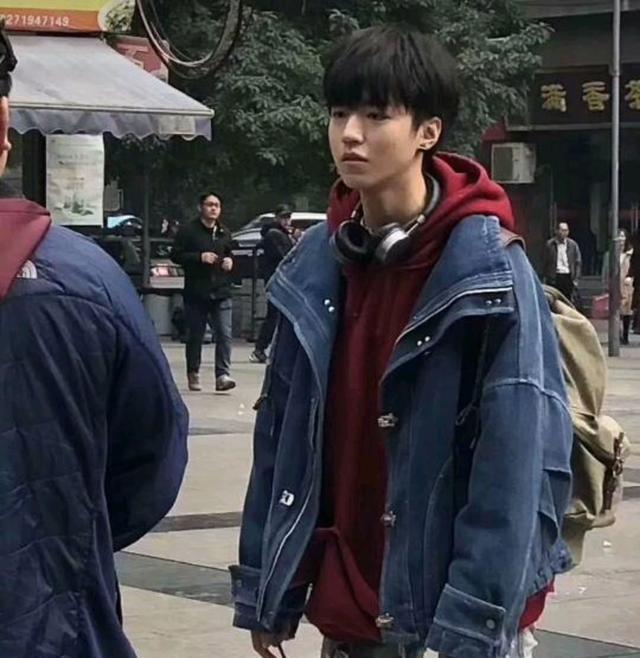 王俊凯拍电影《749局》的时候去重庆江津拍外景