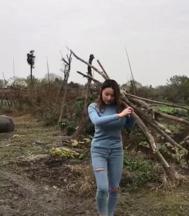 当代年轻人进入社会应当努力挣钱还是为理想拼搏?