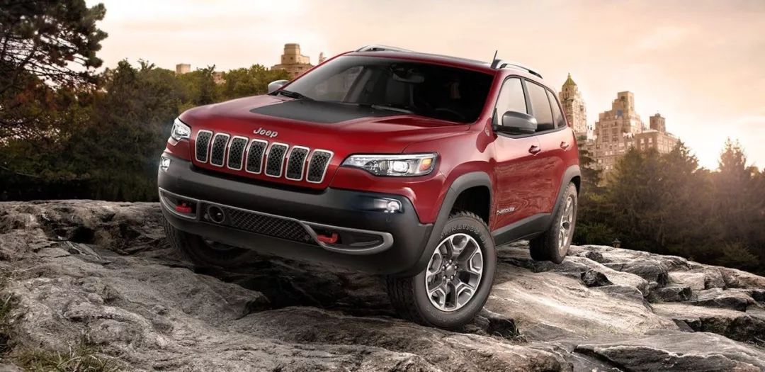 眯眼变大眼，搭载2.0T/2.0L动力，全新Jeep 自由光20万内起售