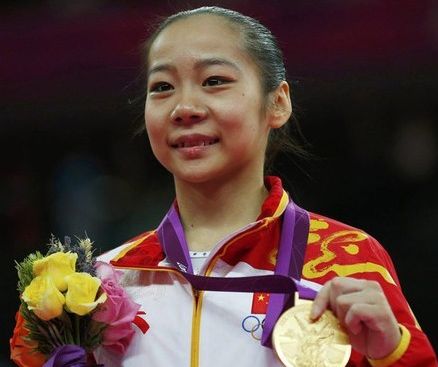 她身高1米37，却是奥运冠军，退役后长高10厘米，如今变女神