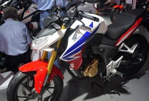 国四排放标准的机车，184CC单缸风冷发动机，不到15000配ABS
