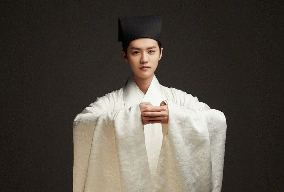 鹿晗古装新造型撞衫宁采臣,却被陈长生碾压,网友:关晓彤输了!