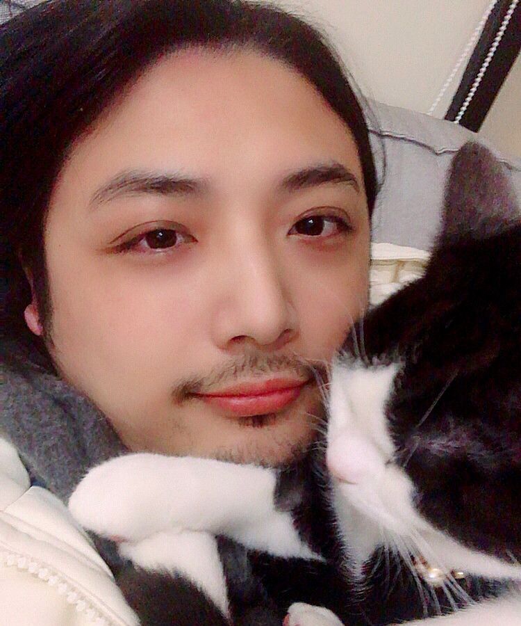 为什么有些女生的嘴唇上,会突然长出“小胡子”?专家:得治!