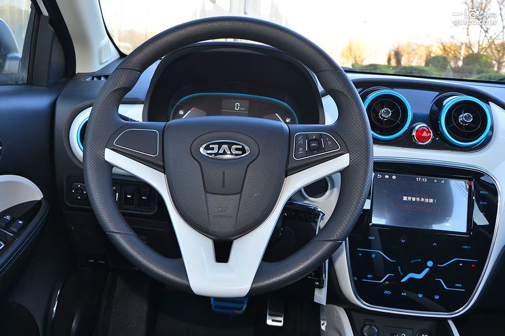 9.45万元/续航302km 江淮iEV7L实拍解析