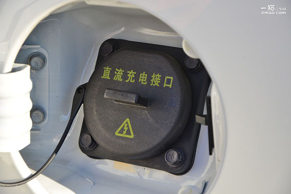 9.45万元/续航302km 江淮iEV7L实拍解析