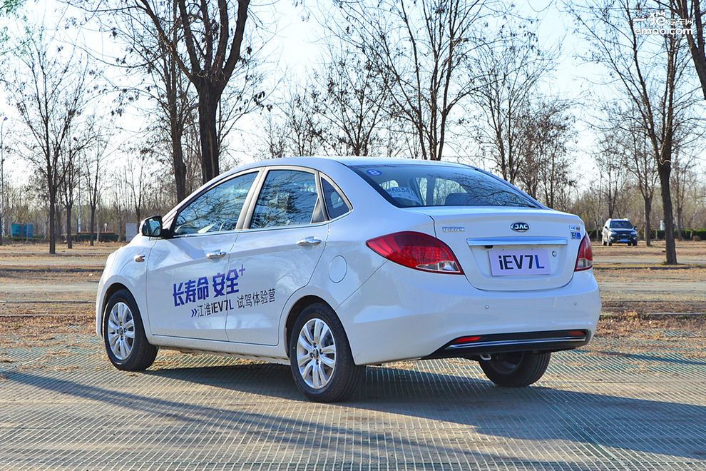 9.45万元/续航302km 江淮iEV7L实拍解析
