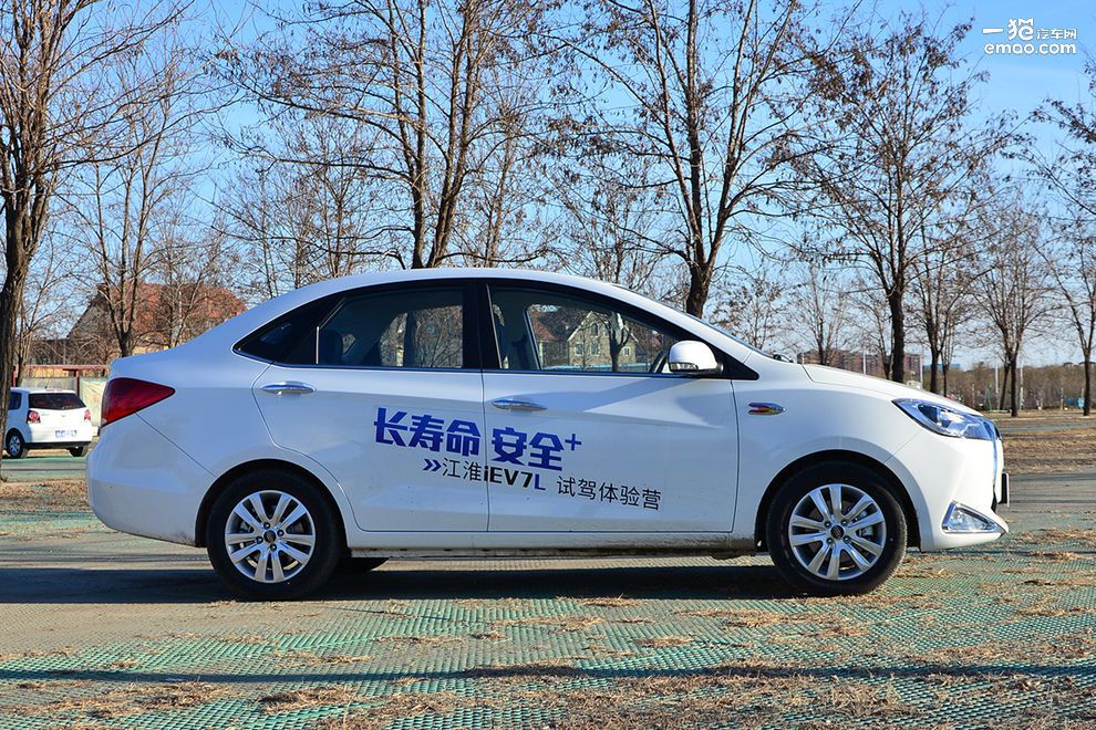 9.45万元/续航302km 江淮iEV7L实拍解析