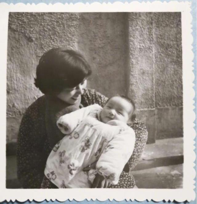 胡歌妈妈离世,网友们既心疼这位阳光大男孩,又