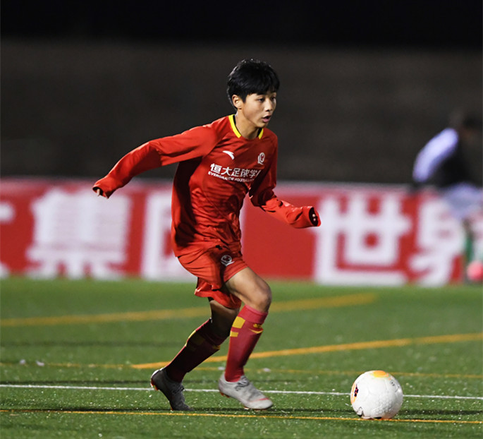 厉害!恒大马德里冠军赛4战不败,U15新星现1马