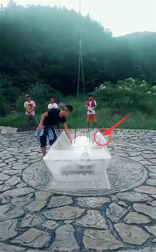 《三生三世枕上书》路透照流出,凤九入棺画面