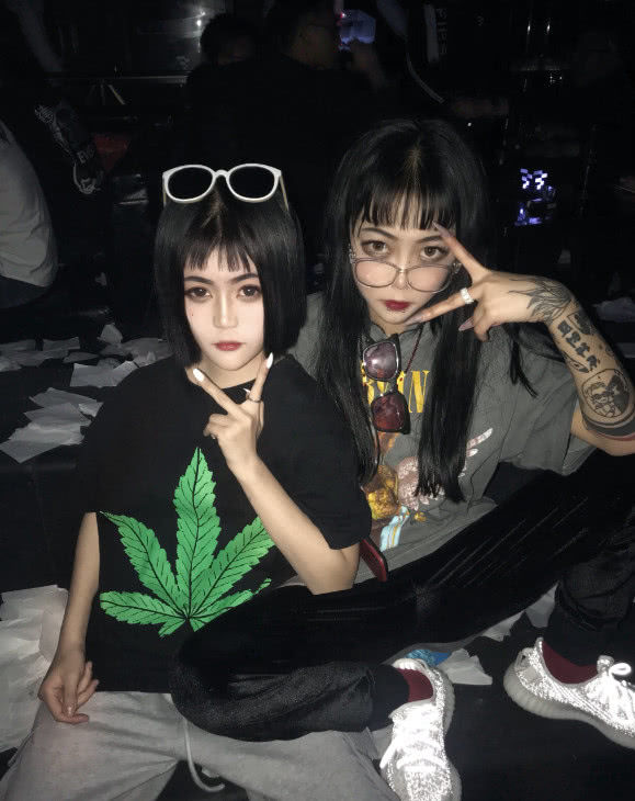 看完顾茜茜化妆台,网友:要做网红
