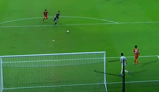 日本队慌了!复制国足业余一幕 队长一脚停球飞