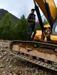 淘宝神店一年卖出20万台挖掘机玩具网友山东蓝翔或成最大赢家