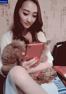 「搞笑gif动图」小伙子轻敌了,得罪胖子你就是这个