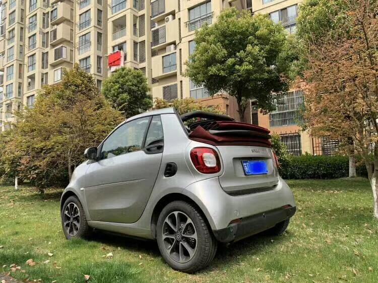 只有两个座位,敞篷版奔驰Smart能买吗?