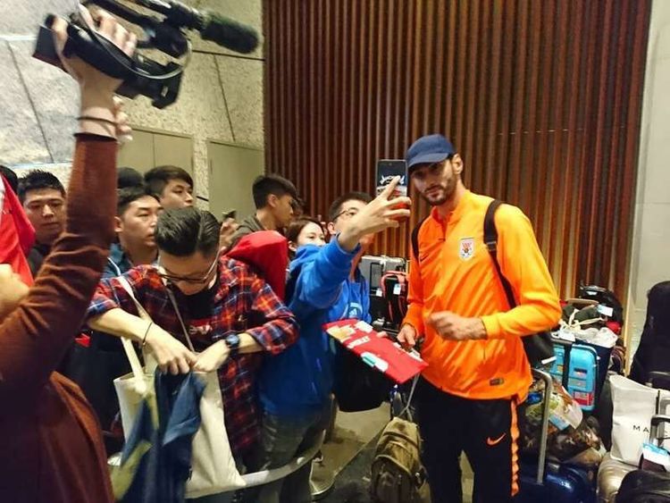 鲁能抵达香港,费莱尼是否出战贺岁杯成疑