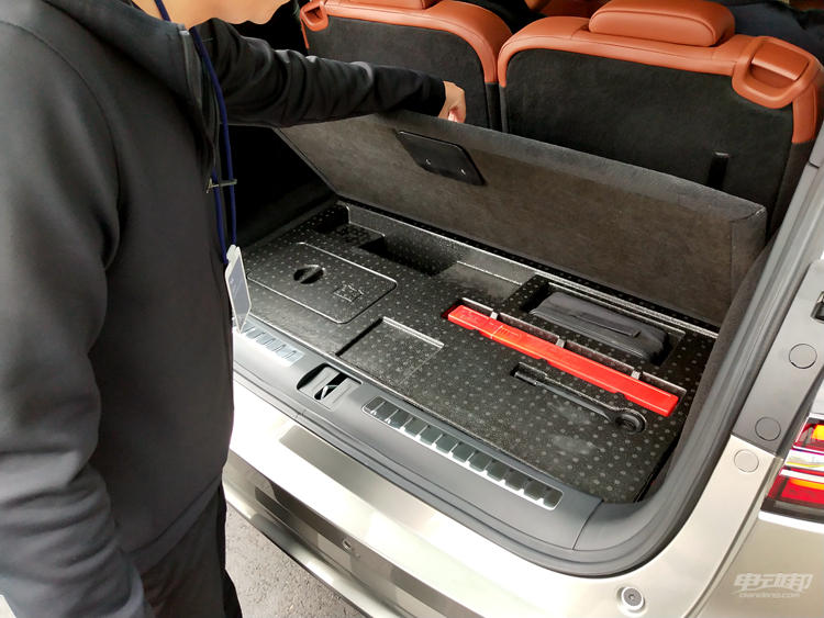 理想ONE售价公布,补贴后统一售价32.8万元,第