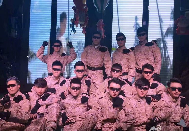 白马会所的男模连腹肌都没有,凭什么能让富婆