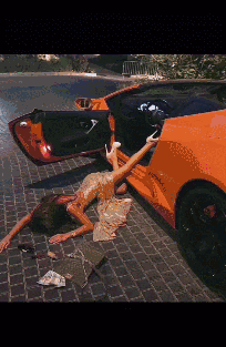 搞笑gif:这下怕是要废了,啥不好玩非要玩这个!