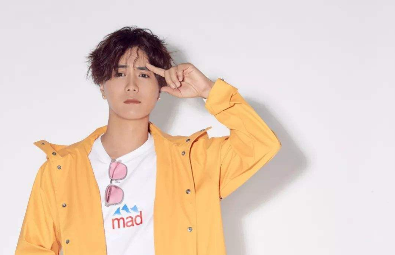 秦岚吴谨言唱的《雪落下的声音》,其实出自这