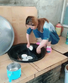 搞笑gif图:你小子你知道吗你坏了哥的好事,这下你惨了