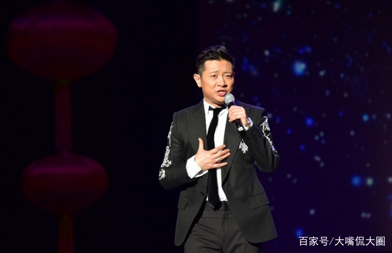 三次拒绝上春晚只为陪家人，车祸后被公司抛弃，至今仍然单身