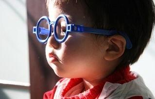 两岁宝宝视力低下,原因不只玩手机、看电视,还