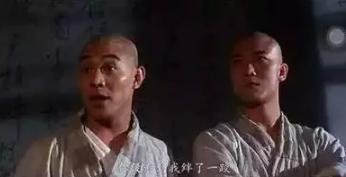55岁钱小豪一家近照，两任妻子都很漂亮，小儿子的颜值却一言难尽