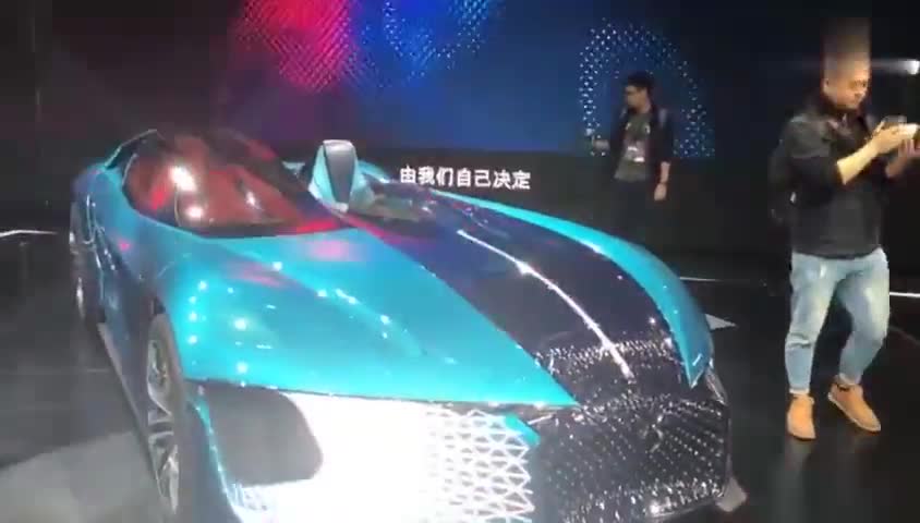 DS网红概念车打卡上海车展，不规则车身造型已然成了车展最靓的仔