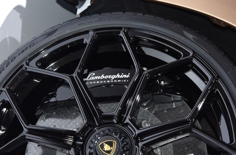 最完美的超跑之兰博基尼Aventador SVJ敞篷版太逆天了吧?