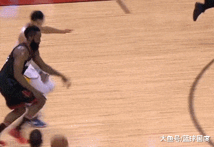 火湖大战前哈登被黑!哈特用这表情回应,他曾称哈登是最难防之人