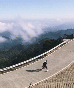 爆笑gif:一字马见多了,妹子这招你肯定没见过