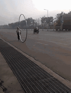 「搞笑gif动图」大哥,喝酱油都能喝的这么香图」