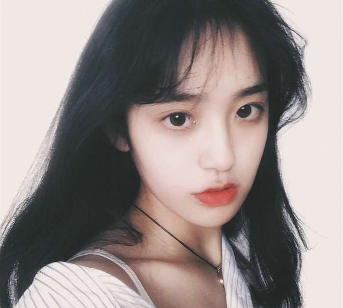 酷爽前女友·女生头像"你是有多喜欢她啊,对她这么温柔"