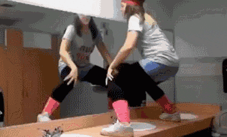 「搞笑gif动图」鱼没钓到却掉进河里了,到家媳妇又要