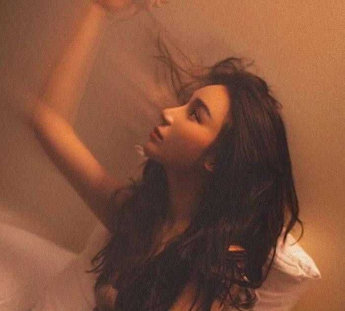 落陌成殇·ins·女生头像:暧昧上头的那一瞬间,真的很