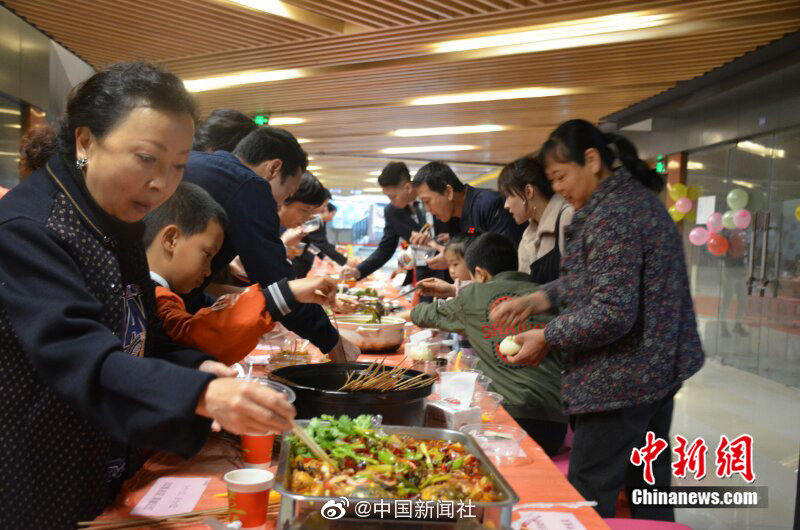 经开区首家合晚小记者站昨挂牌成立