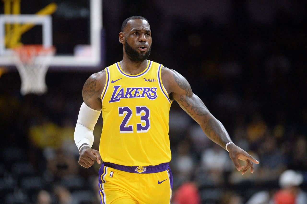 东西部有什么不同?詹姆斯一番话说出实情!网友