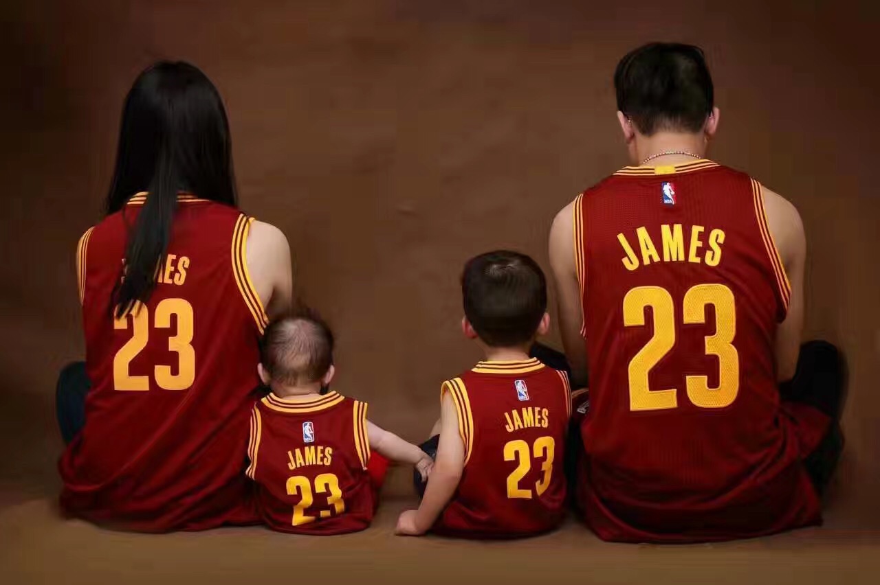 助攻数场均接近25次团队配合流畅战术执行高效