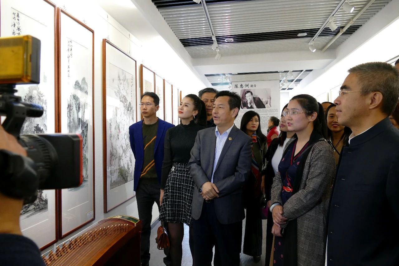 艺术快讯| 陈忠洲画馆开业 多家新闻媒体联合采访