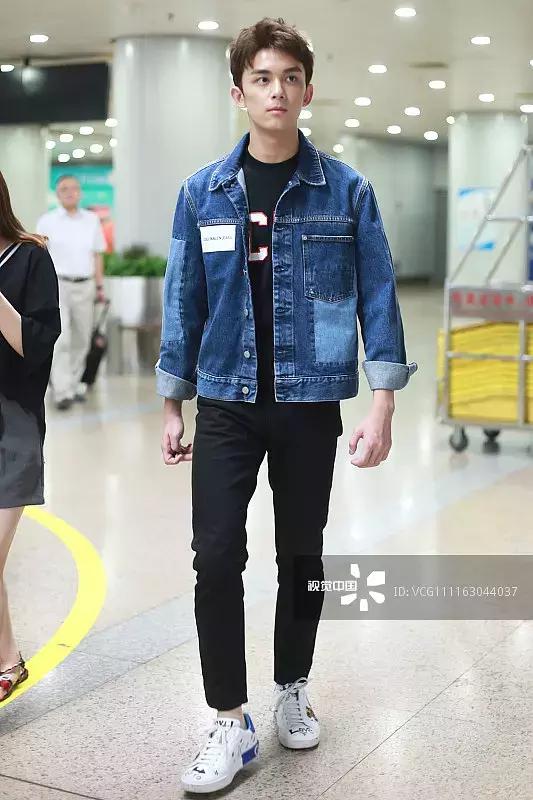 男生183cm150斤图,180的男生150斤图片 183cm男明星机场身材之战,谁是比例之王?